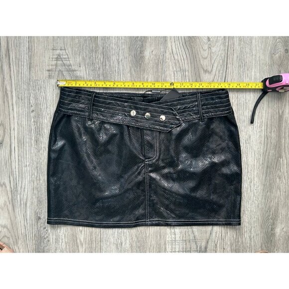 NWT Pretty Little Thing Black Faux Leather Mini Skirt Snakeskin Belted Size 12 - Picture 9 of 10